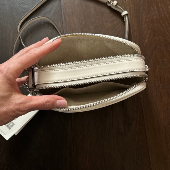 NWT ~ TORY BURCH BRITTEN SNAKE EMBOSSED CAMERA BAG CROSSBODY BAG - Picture 7 of 12